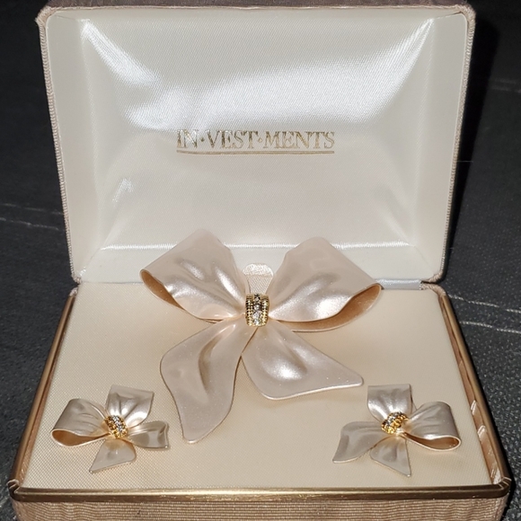 Sale Vintage Investments Bow Pin & Earrings Set - Picture 3 of 13